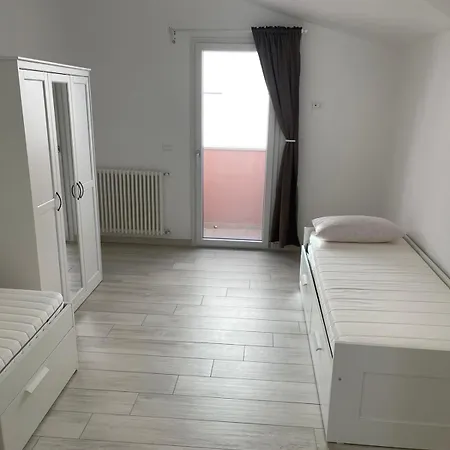 Seaside 14 - 100m By The Sea Apartment